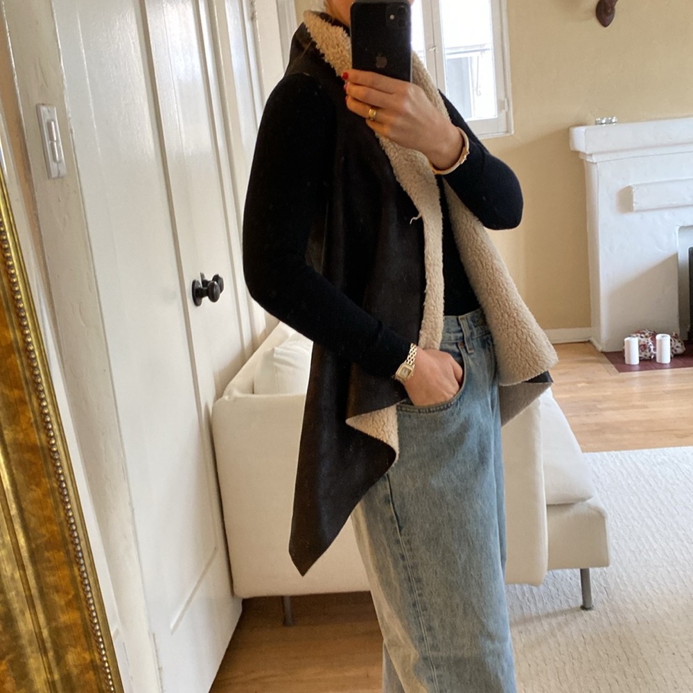 Soft black vest - Picture 3 of 6